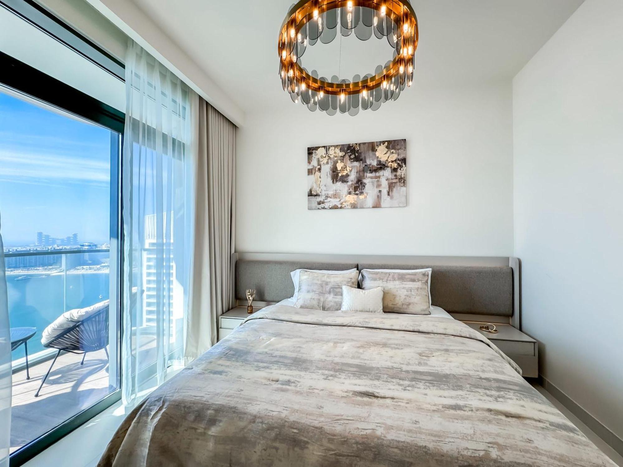Panoramic Escape With Private Beach, 2br On High Floor Dubai