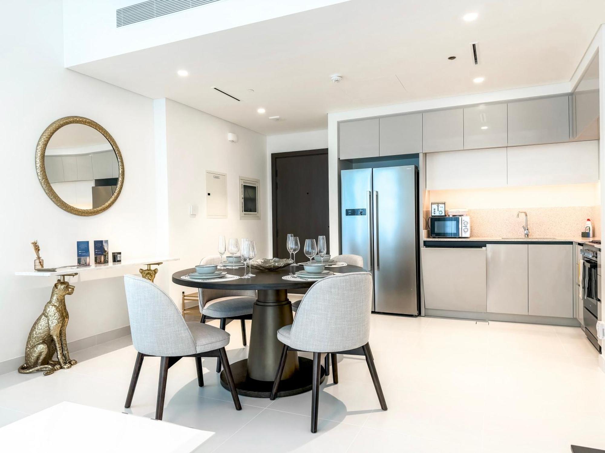Panoramic Escape With Private Beach, 2br On High Floor Apartment Dubai