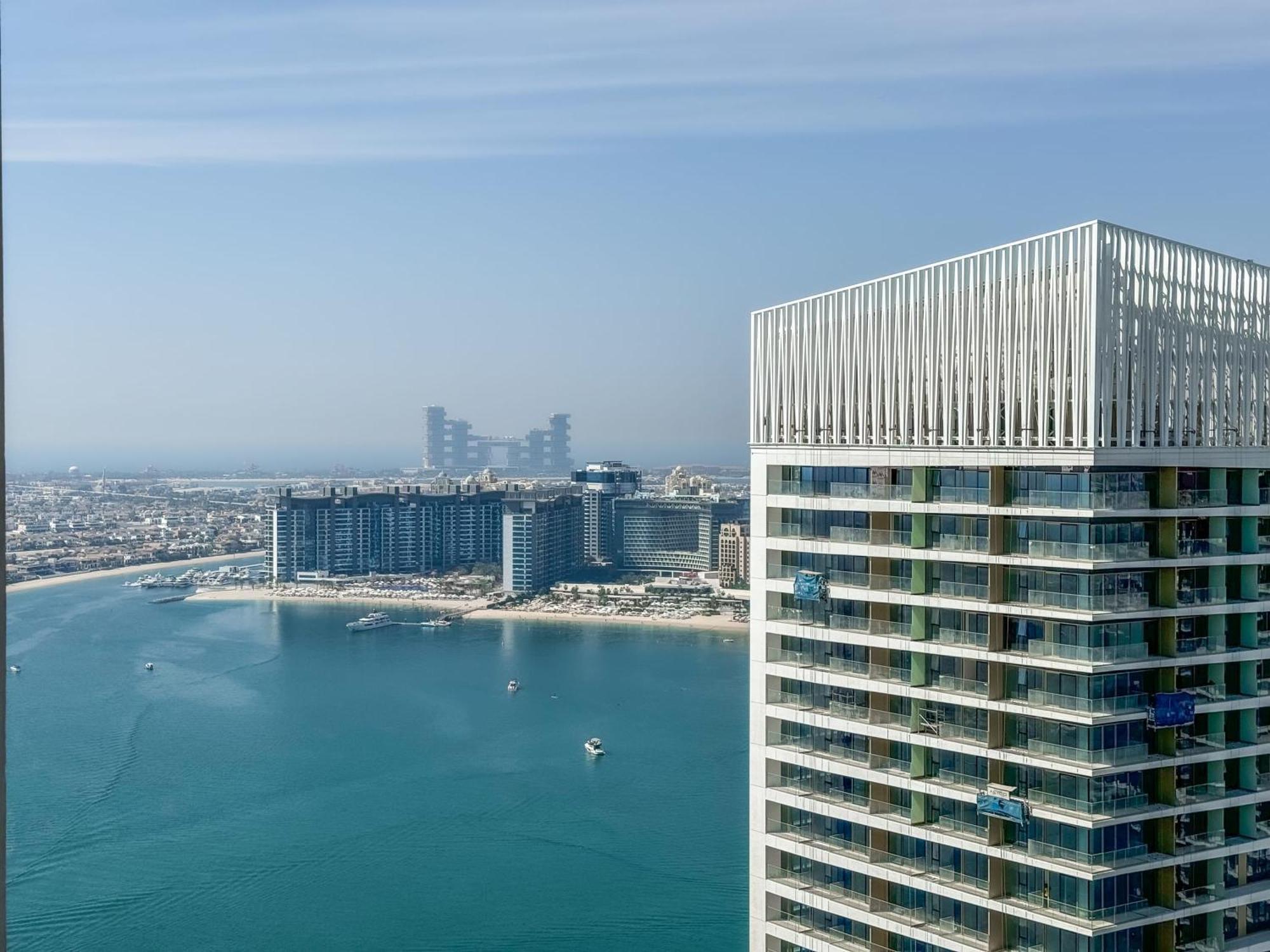 Panoramic Escape With Private Beach, 2br On High Floor Apartment Dubai