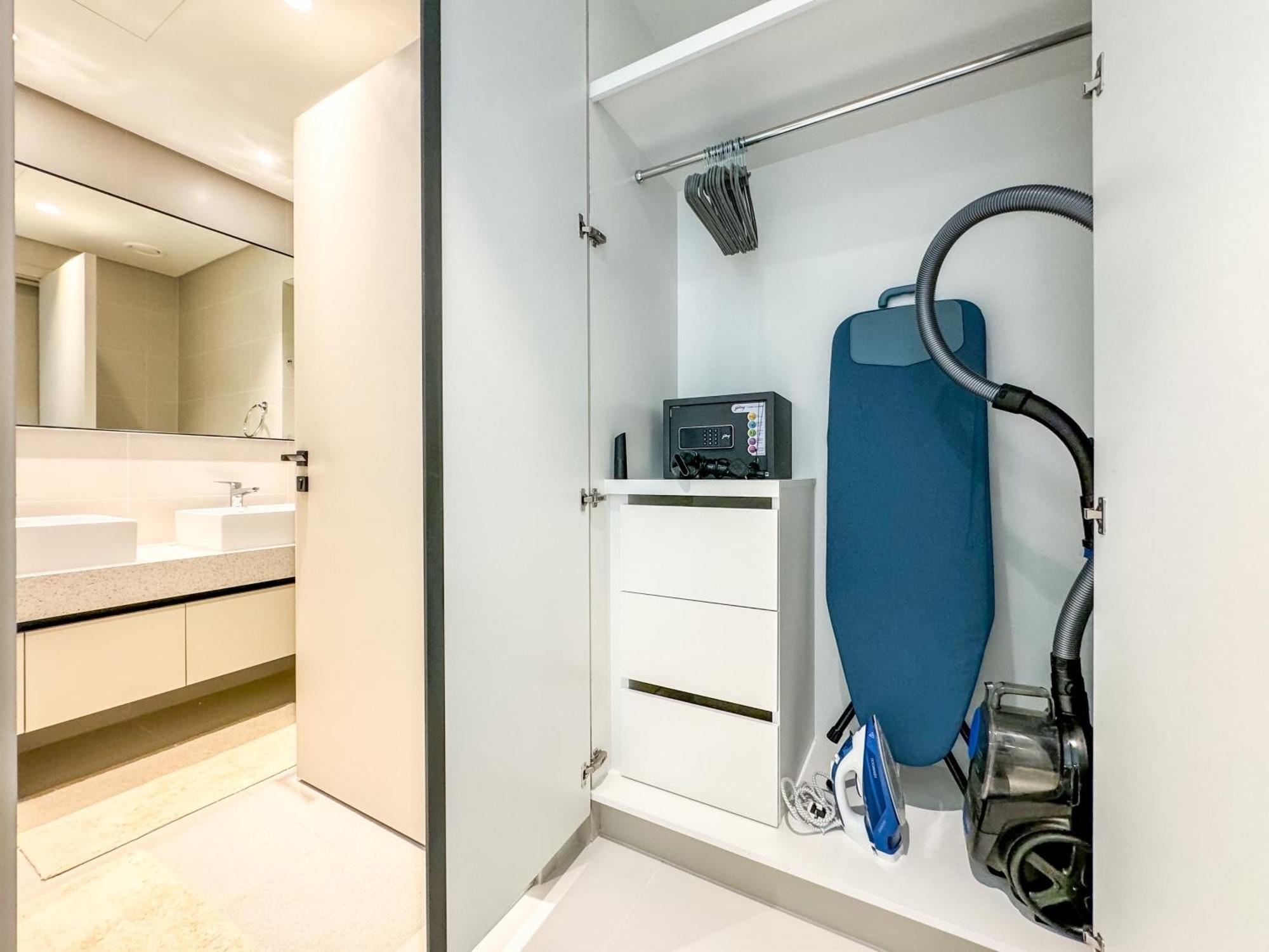 Panoramic Escape With Private Beach, 2br On High Floor *
