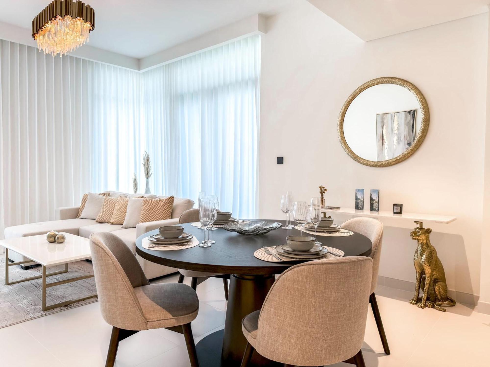 Panoramic Escape With Private Beach, 2br On High Floor * Dubai