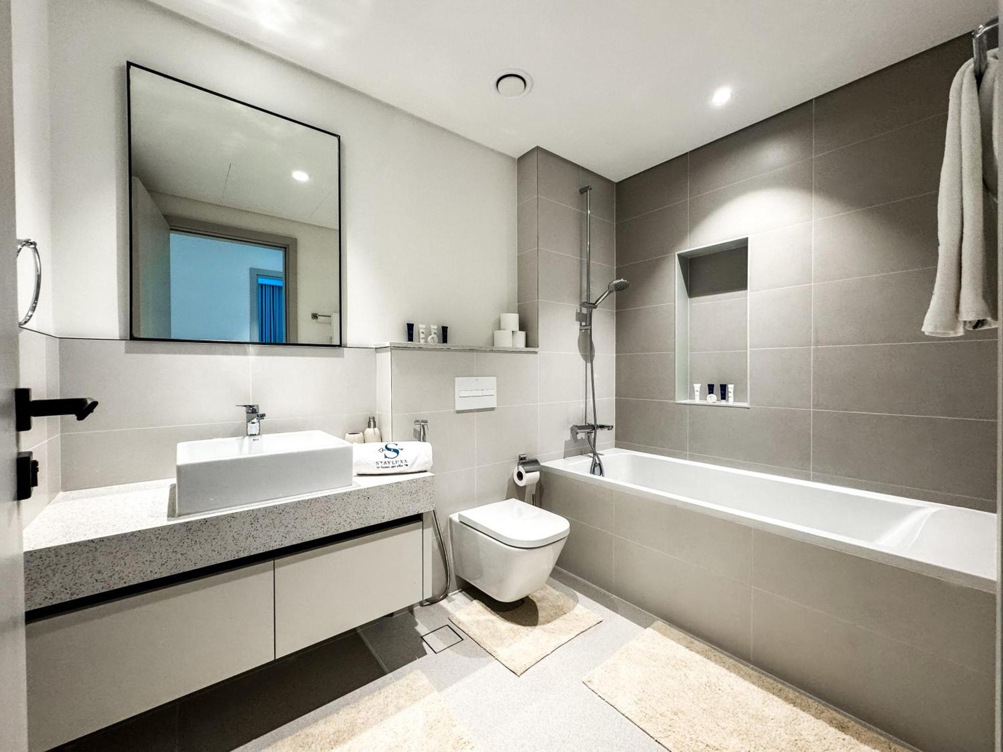 Panoramic Escape With Private Beach, 2br On High Floor *