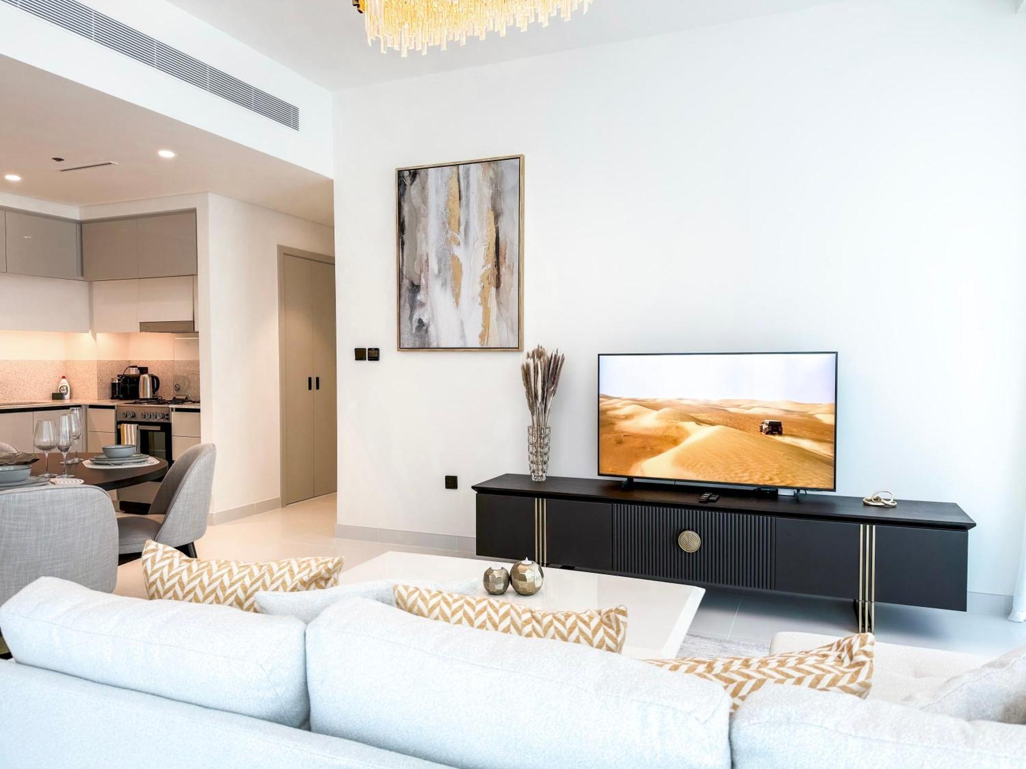 Panoramic Escape With Private Beach, 2br On High Floor Apartment *