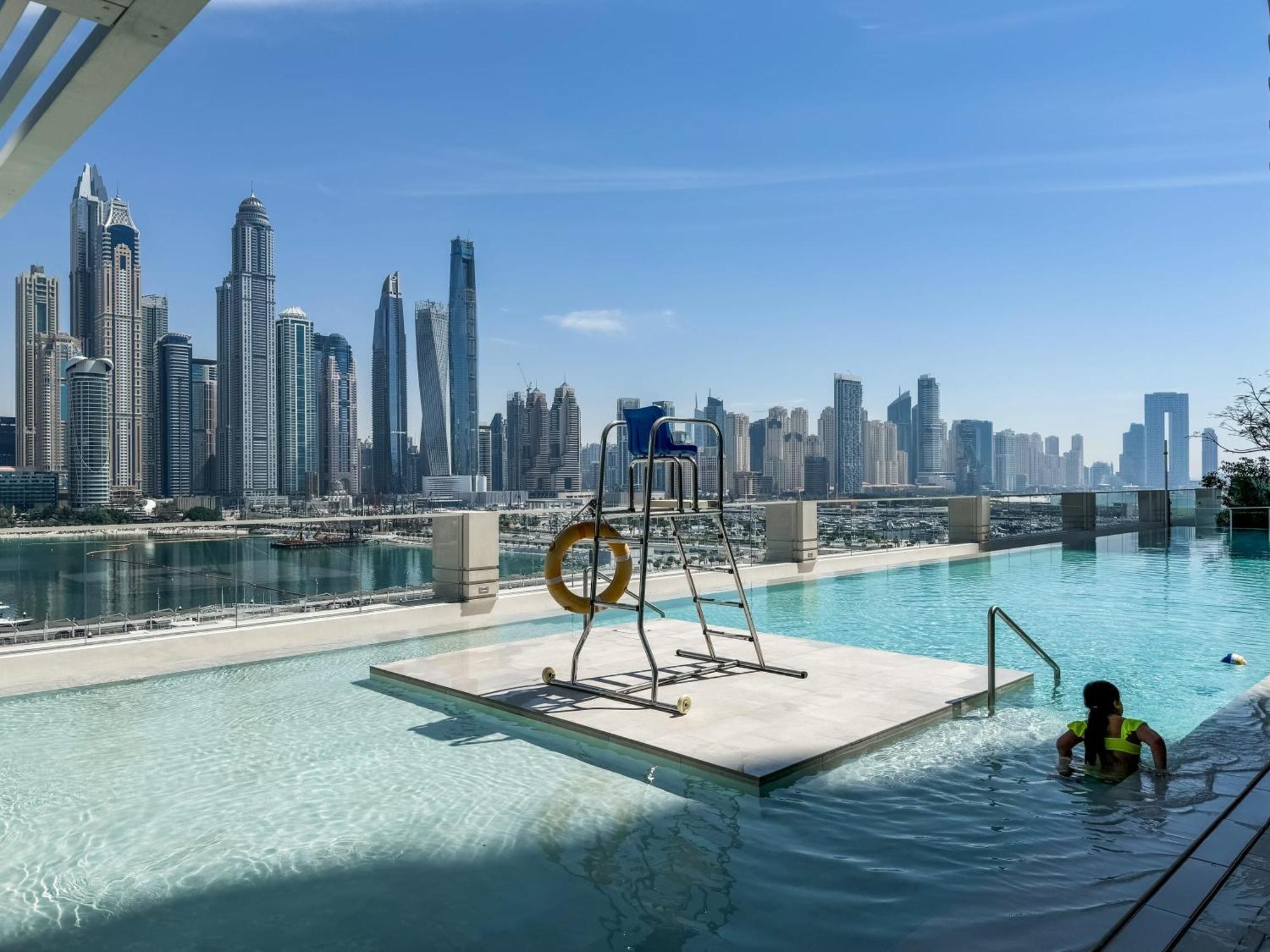 Apartment Panoramic Escape With Private Beach, 2br On High Floor