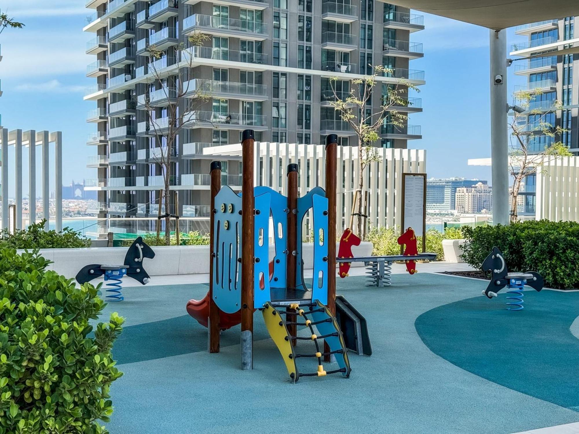 Panoramic Escape With Private Beach, 2br On High Floor Apartment Dubai