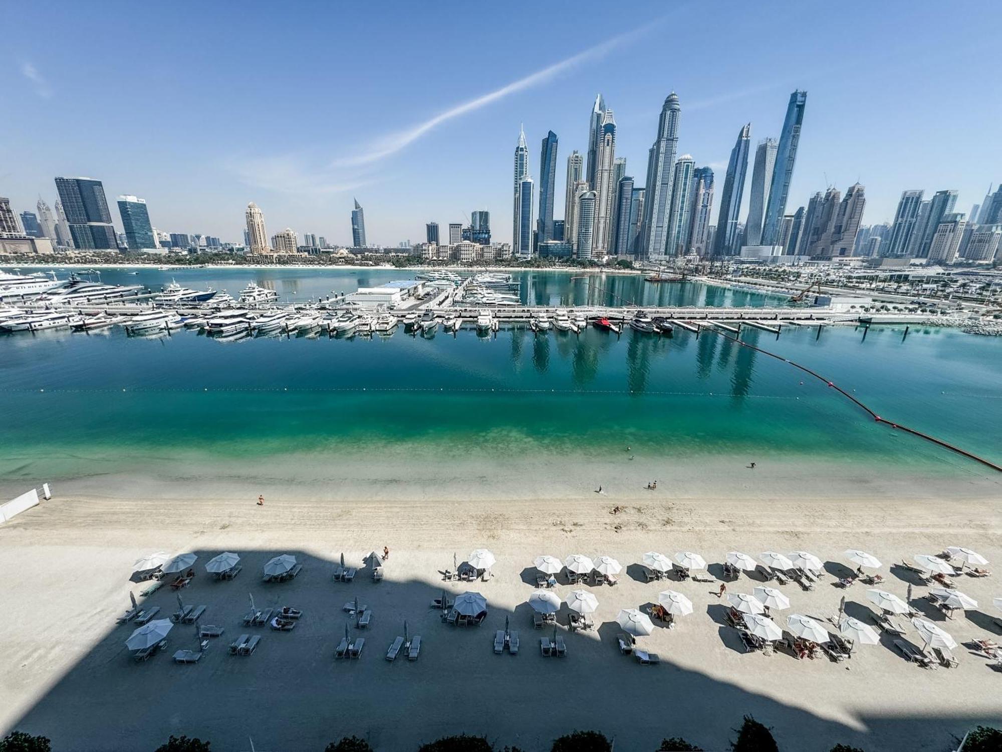 Apartment Panoramic Escape With Private Beach, 2br On High Floor *