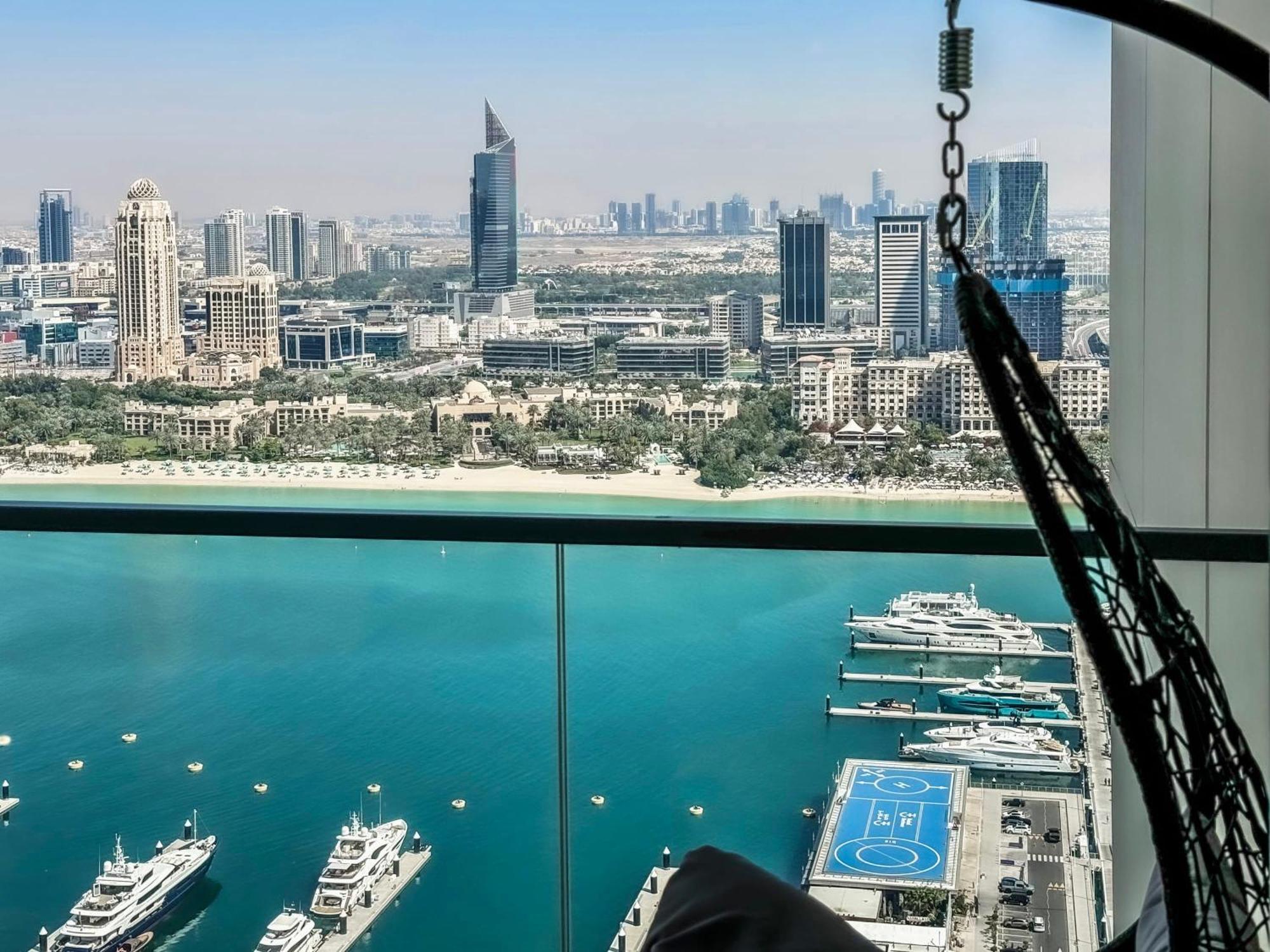 Panoramic Escape With Private Beach, 2br On High Floor Apartment *