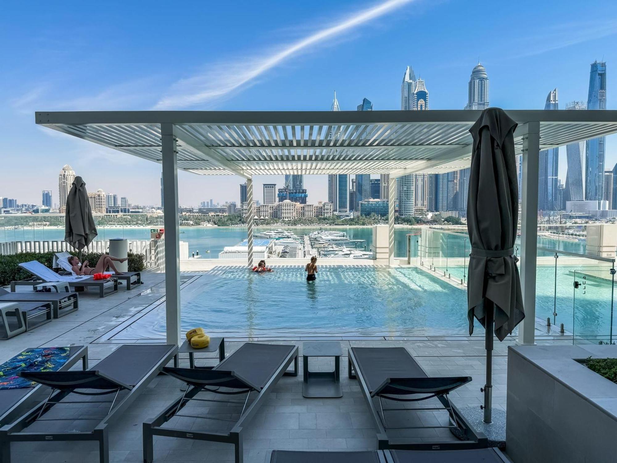 Panoramic Escape With Private Beach, 2br On High Floor