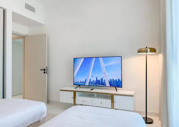 Panoramic Escape With Private Beach, 2Br On High Floor
