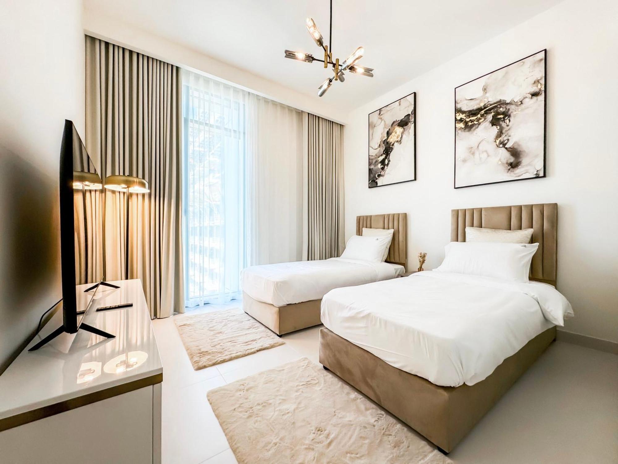 Panoramic Escape With Private Beach, 2br On High Floor Appartement *
